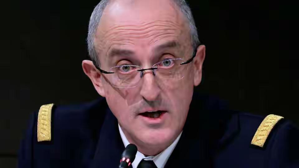 西方有些政客，离开了中国话题他们真的会死。当地时间4月1日，在巴黎举行的“战争与