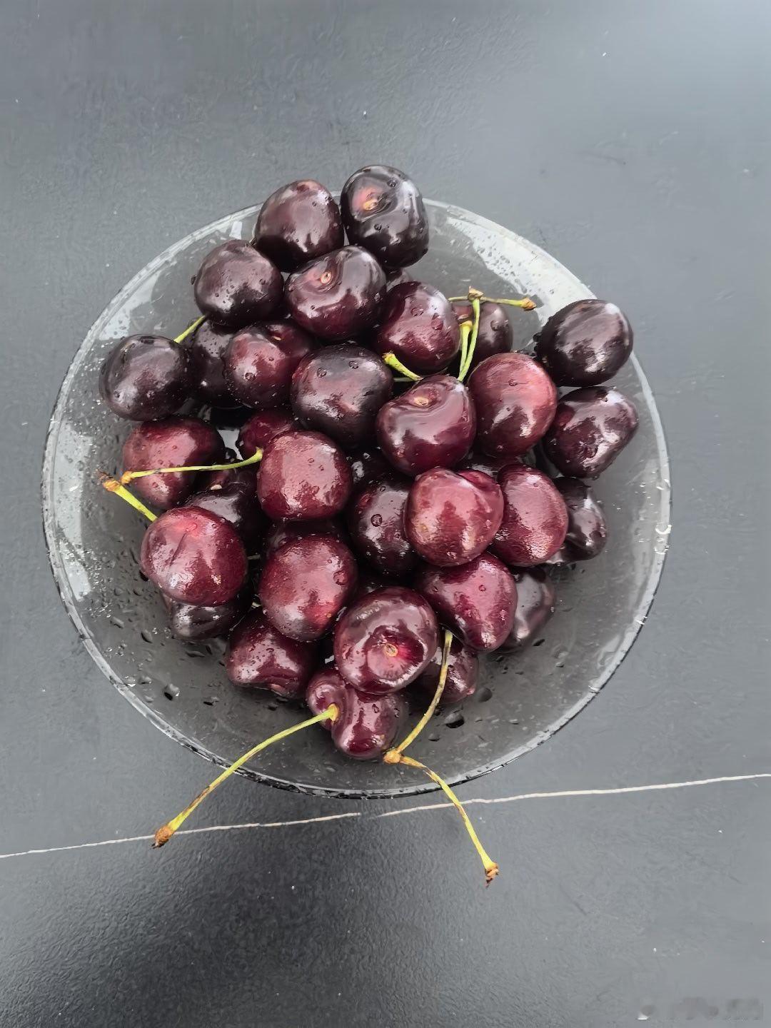 车厘子还是很贵啊，关键是感觉越来越不好吃了。