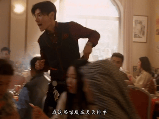 龙餐馆路演沈腾现场撒饭一饭封神 谁能拒绝一个捧着热腾腾烩饭全场投喂你的沈腾啊！龙