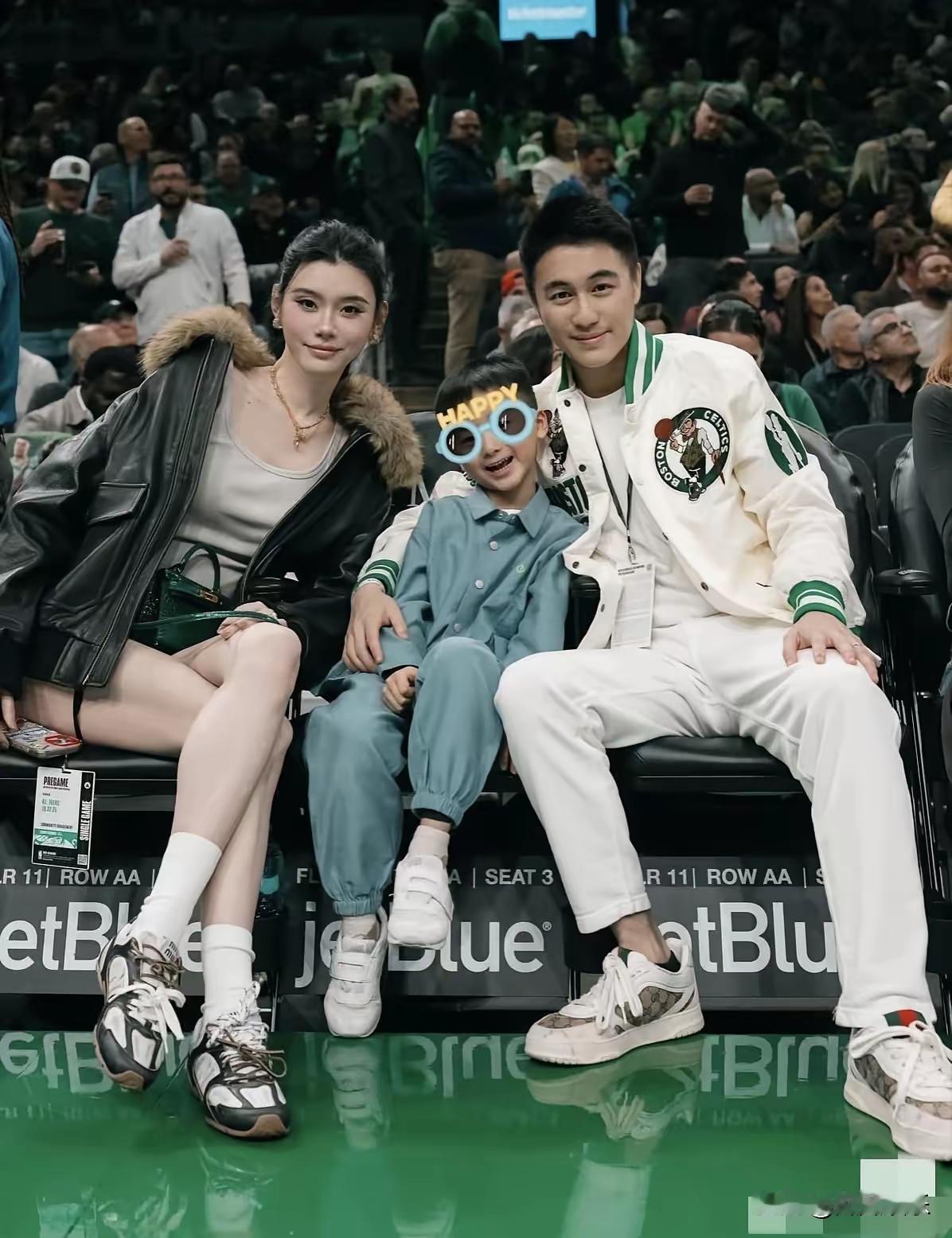 奚梦瑶儿子真是奚梦瑶的翻版，尤其眼睛，如同复制粘贴一般。奚梦瑶现在长相是整过后的