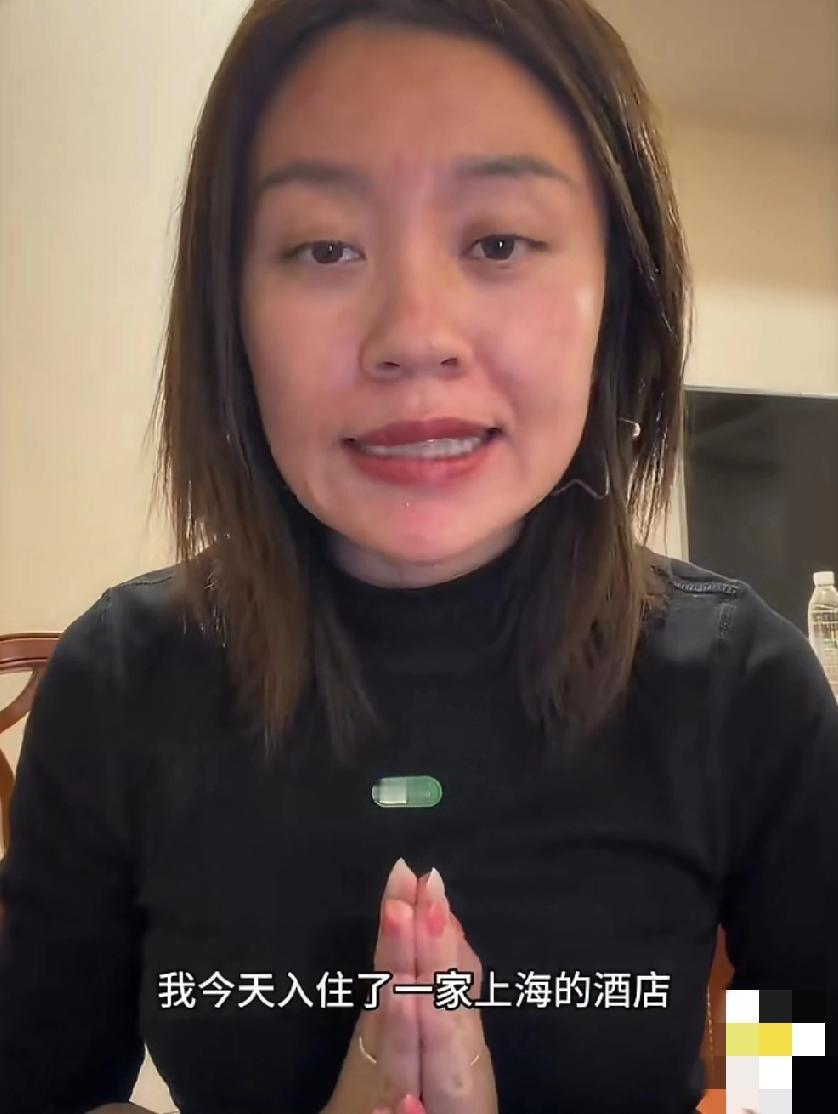 女子入住上海一酒店，在酒店健身房跑步，因呼喊了女儿三次，打扰到这位大姐，被这位戴