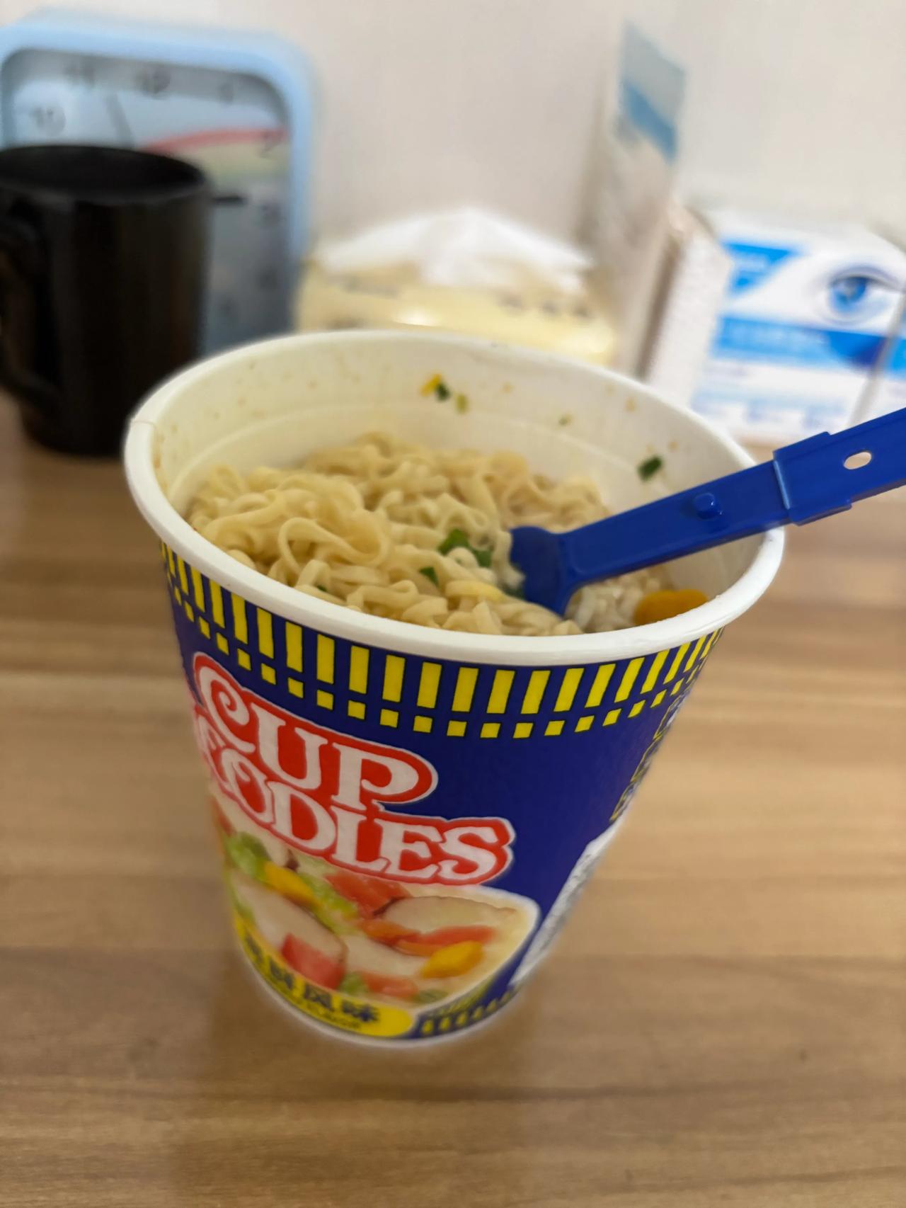 这是我最喜欢吃的泡面没有之一
味道鲜美
汤汁浓郁
包装小而美
调味智能
不用自己