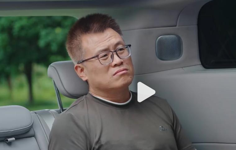 发现新浪财经CEO邓总叛逆了。。支持 80后集体叛逆扎堆染黄毛