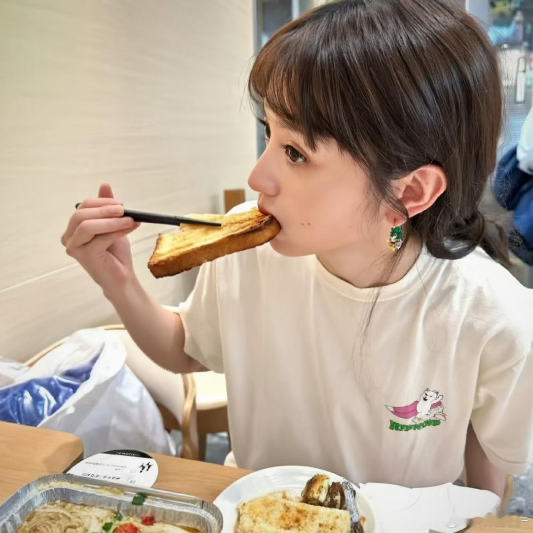 田曦薇头像田曦薇妥妥的头像大户啊，有没有宝宝来跟我交换一下别的！ 