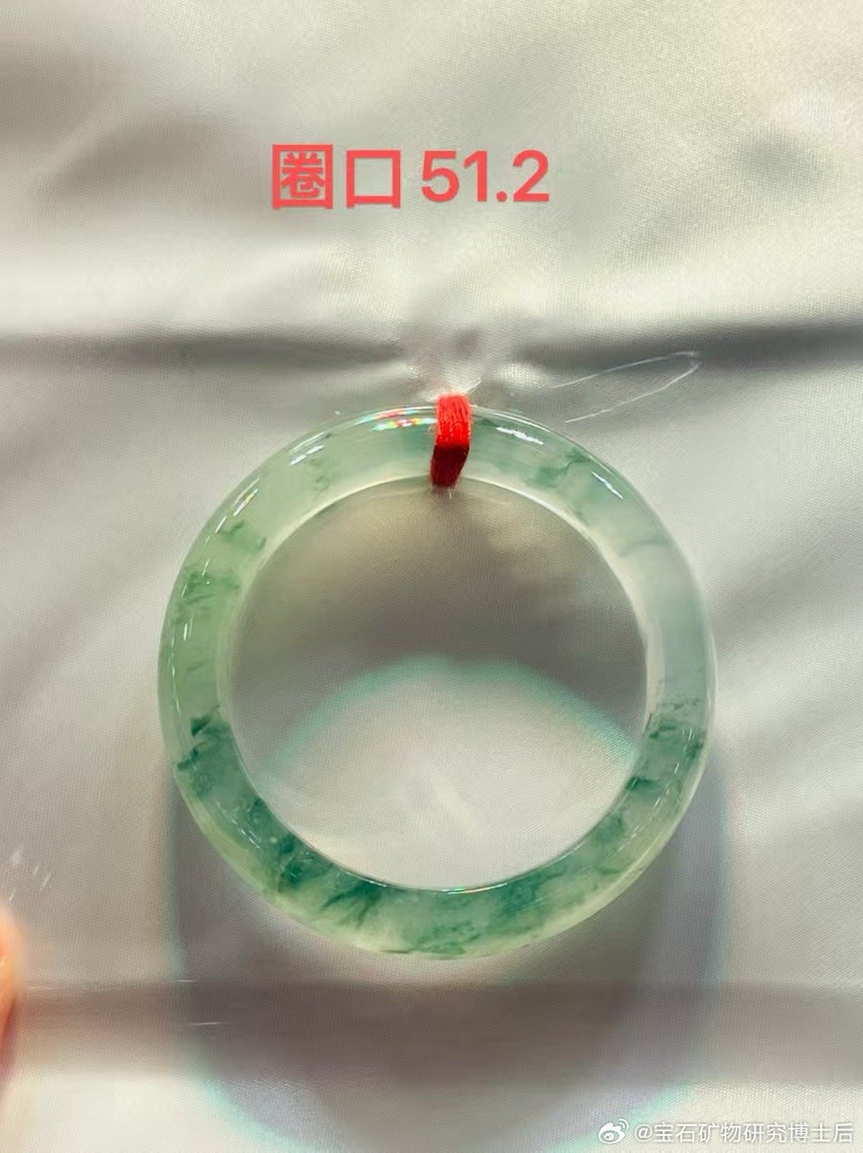 现在的微博，不适合讲知识，讲这些完全不给流量。现在就是，热搜有什么，跟风评论，就