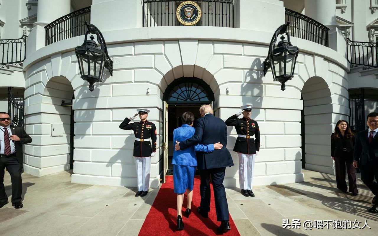 粉丝们！
上新了！继续看图说话，或成语，或句子，哪怕你脑子里再没有货，一个字就行