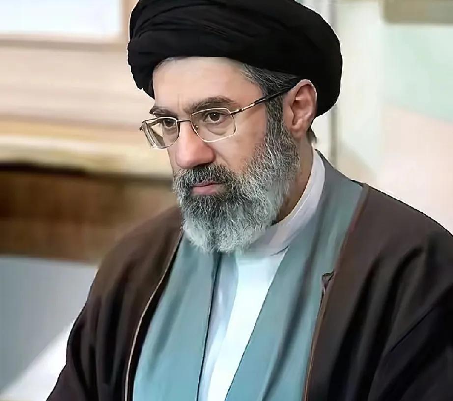 伊朗新上任的最高领袖穆杰塔巴首次发表声明：不会认输也不可能认输，不仅要为逝去的老