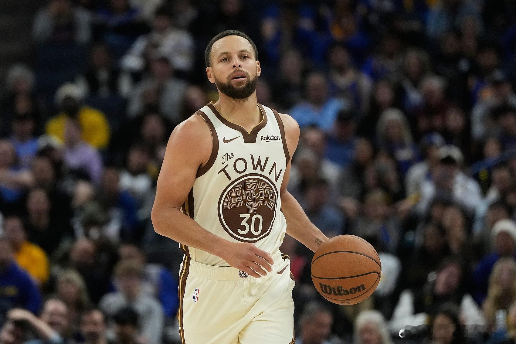 库里有望对阵森林狼复出  勇士主帅科尔接受记者采访时谈到了库里的恢复情况。科尔表