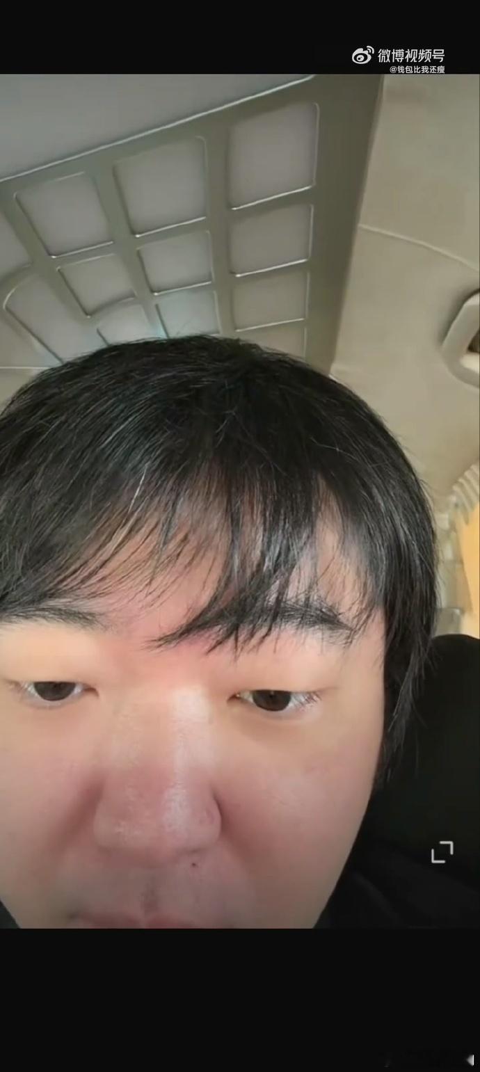 吴彤直播全是洋相无限超越班 吴彤直播大型社死现场！对着AI喊嘉宾名字，卡到嘉宾唠
