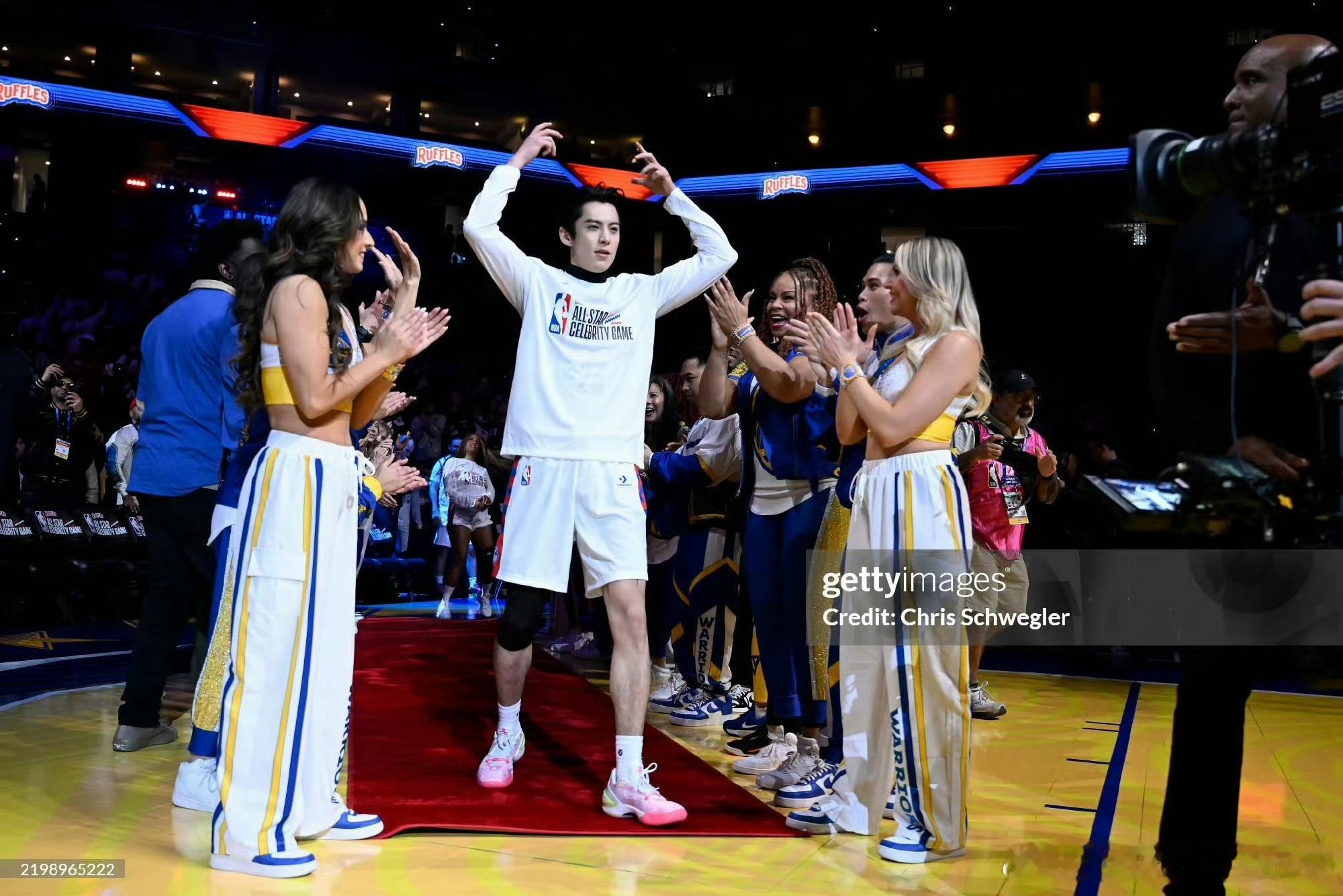 王鹤棣全明星赛G社生图 王鹤棣参加NBA全明星赛了！  