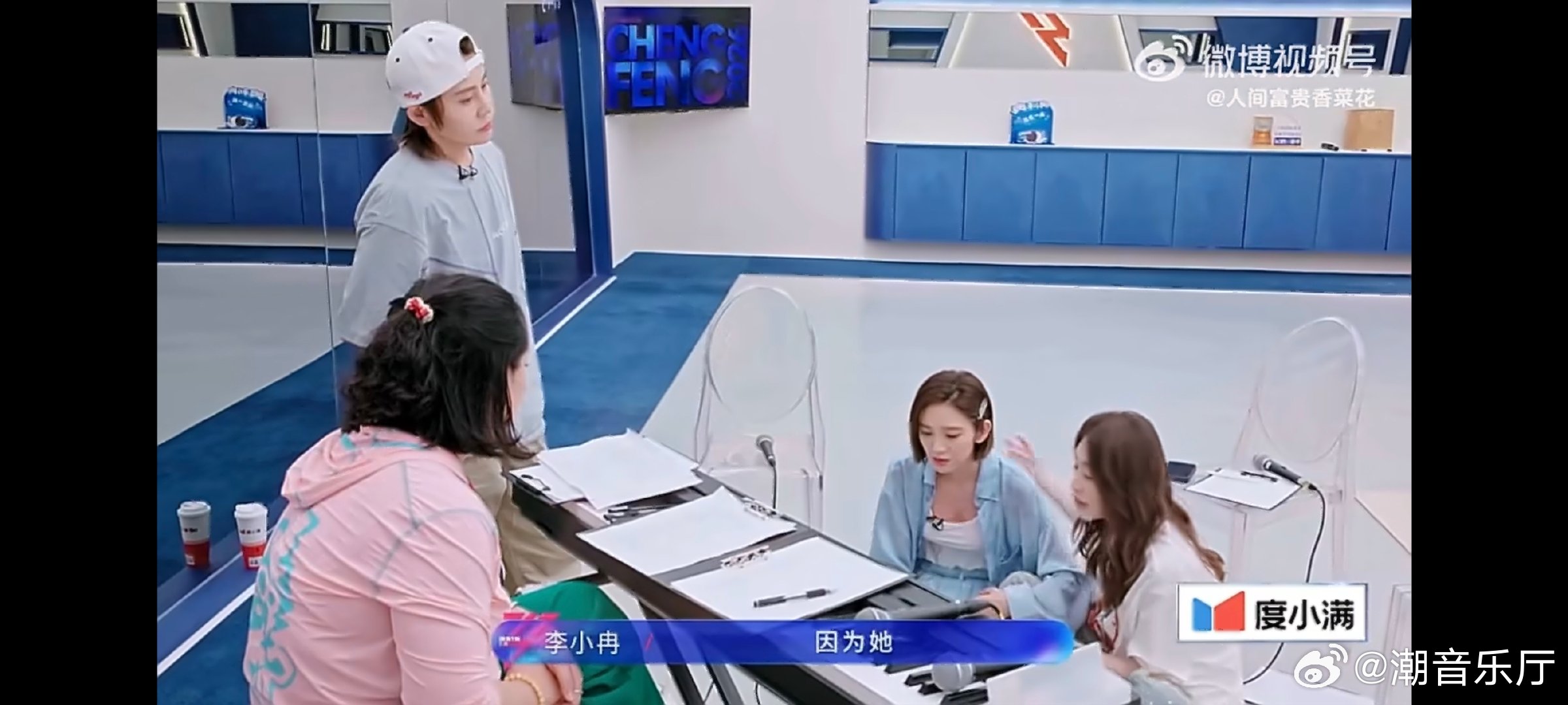 唐艺昕因难听热搜哭了李小冉安慰唐艺昕任谁真心实意拼命努力过后，还要面对这般不留情
