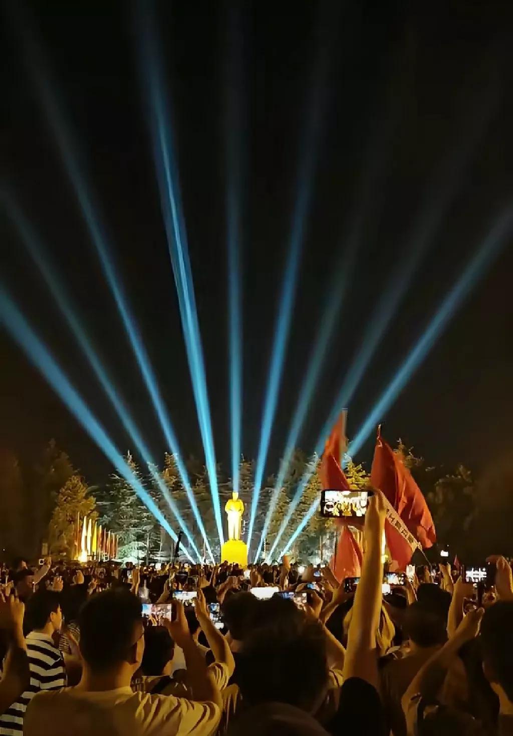 五千年太短，五十年太远，人民永远怀念您！