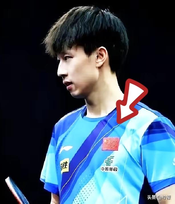 国家队不要的球员，
转身在德国一年到手八十万欧。
这还不是最绝的。人家现在同时是