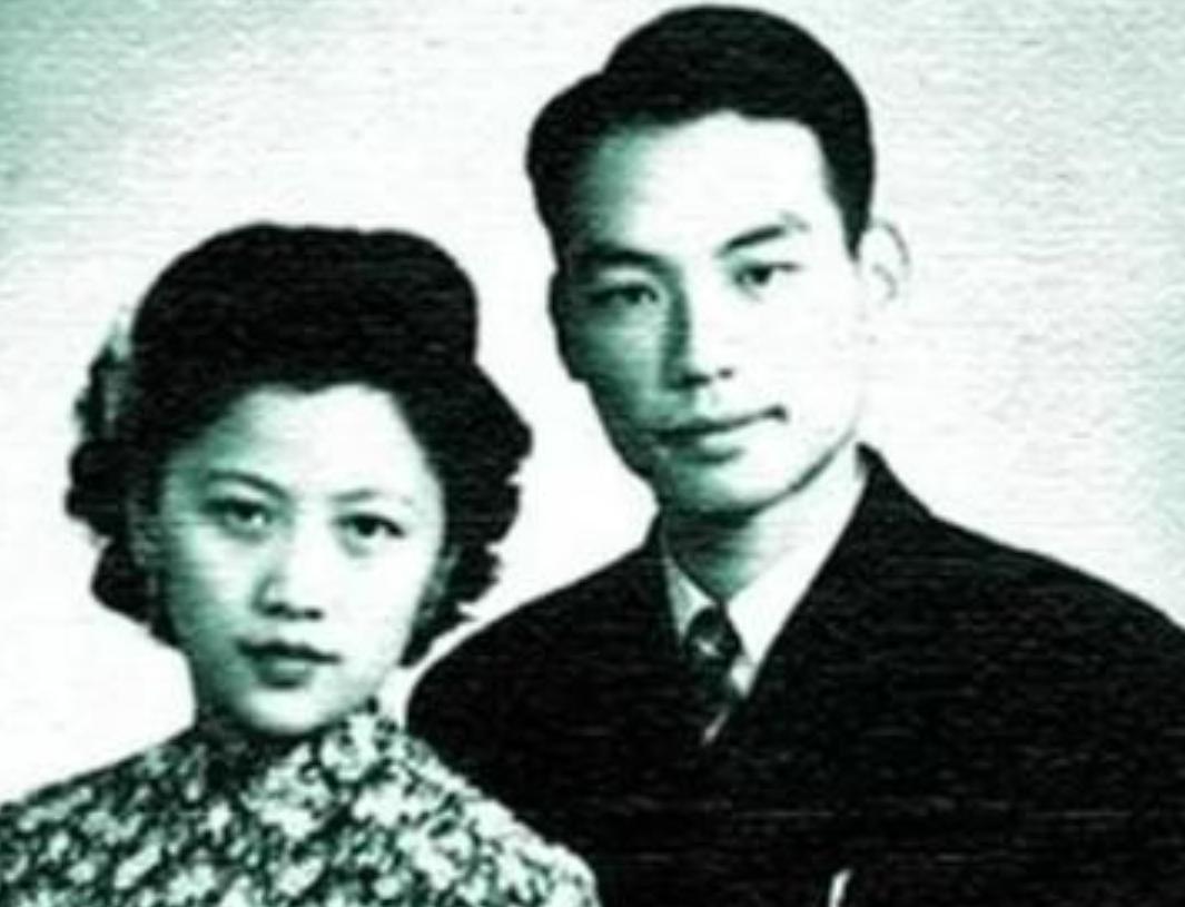 1945年，中统的徐恩曾被撤职后，无事可干的他改经商卖黄豆，囤了30万斤黄豆后，