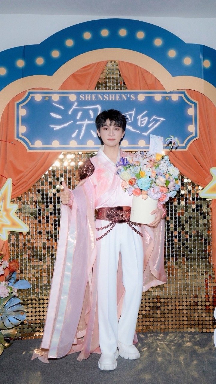 周深给周深的新年心意  「生米的画室」营业中