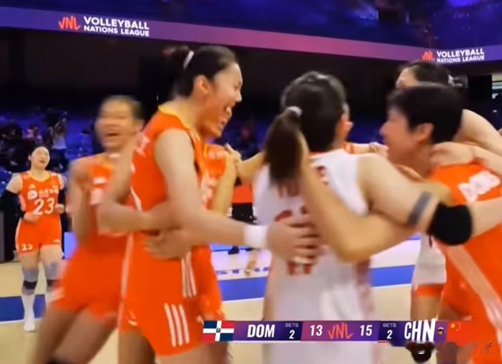 这支顽强而又年轻的中国女排啊[流泪][流泪]陈厚羽决胜局单人拦网；倪非凡的硬起探
