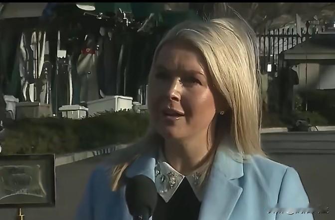 记者:“总统是否认为伊朗是威胁？”

卡罗琳:“听着，伊朗高喊‘美国去死’，所以