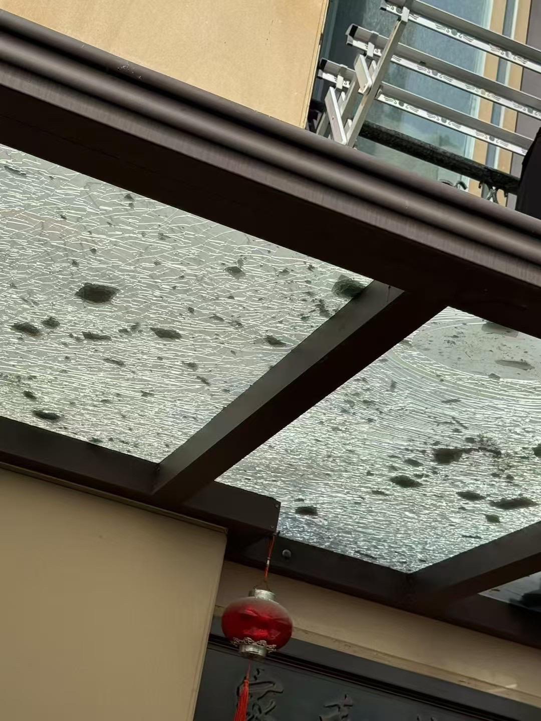 网友吐槽：中南城1期外墙……好危险！希望能出个有效的解决方案！