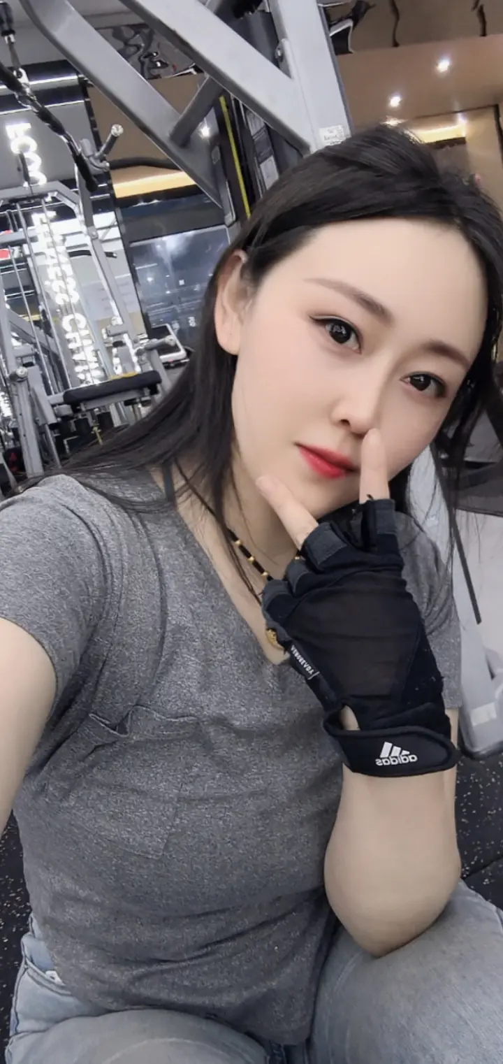 "忍住不联系才是最深沉的爱，那是用绝对的 智和清醒，去压制心底疯狂生长...