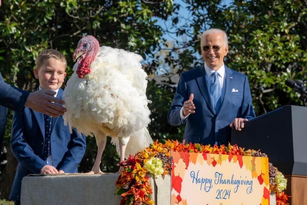 川普表示，他要对去年拜登赦免的火鸡取消赦免，那只火鸡将被端进餐桌。