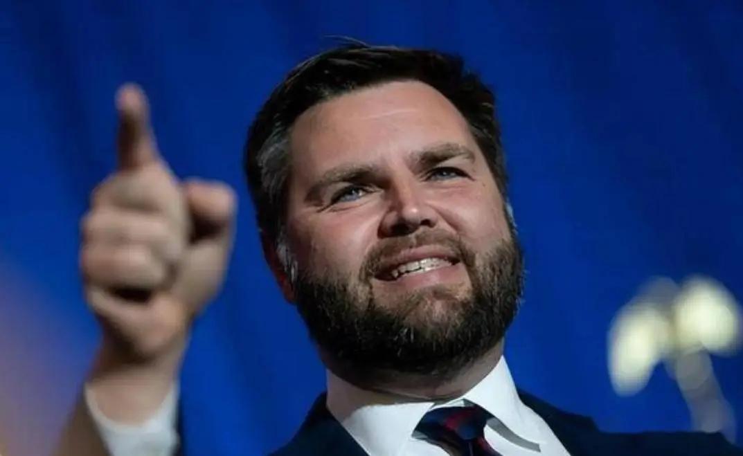 万斯这个美国人，可能要当总统了。如果他真上台，美国里里外外，恐怕都要大变样了。