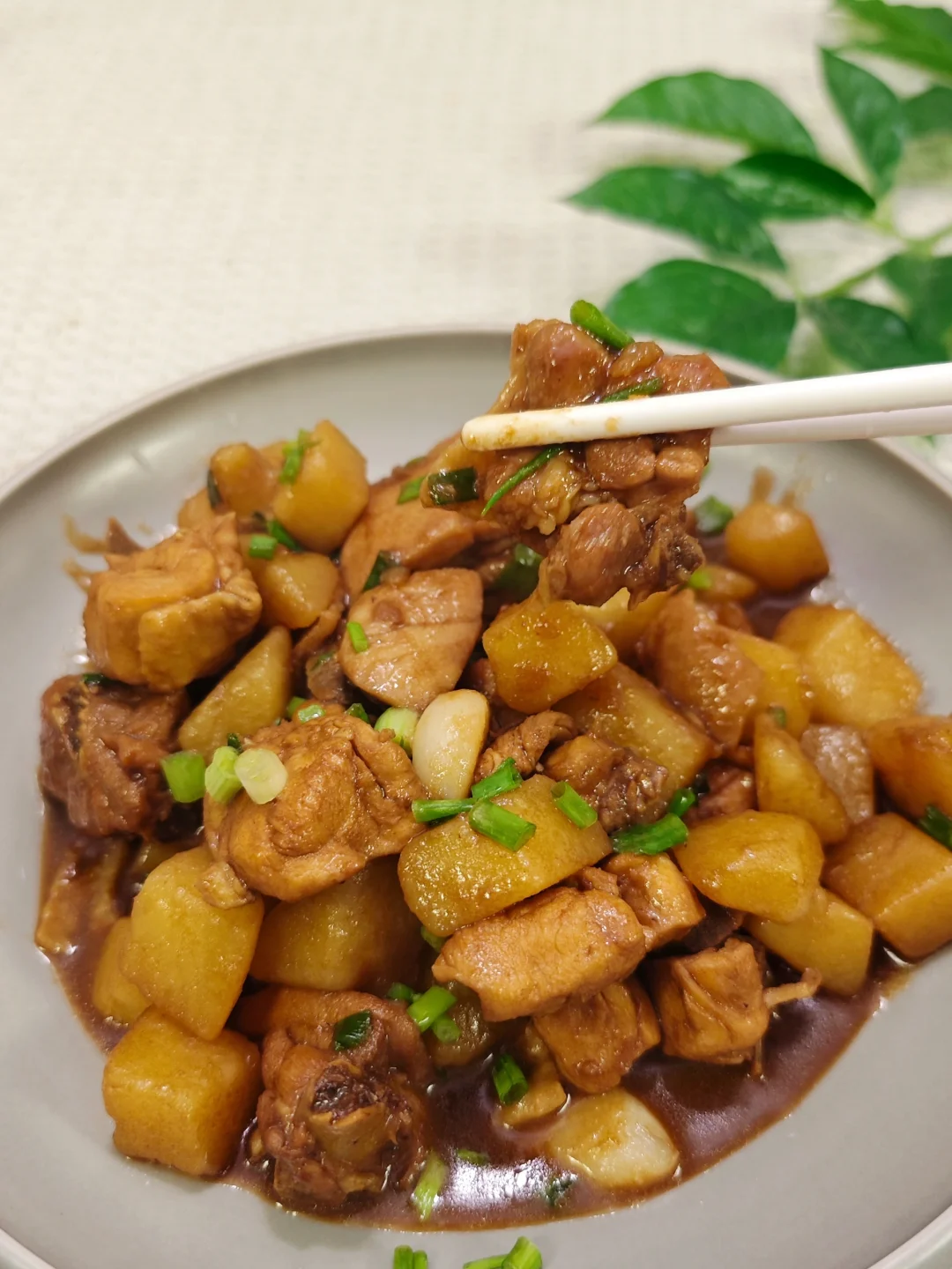 鲜香软嫩的【土豆炖鸡块】