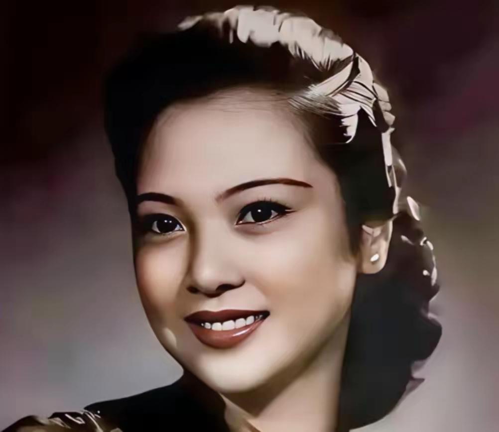 1941年一天深夜，戴笠把他的秘书周志英抱到了床上，两人一番激情过后，周志英依偎