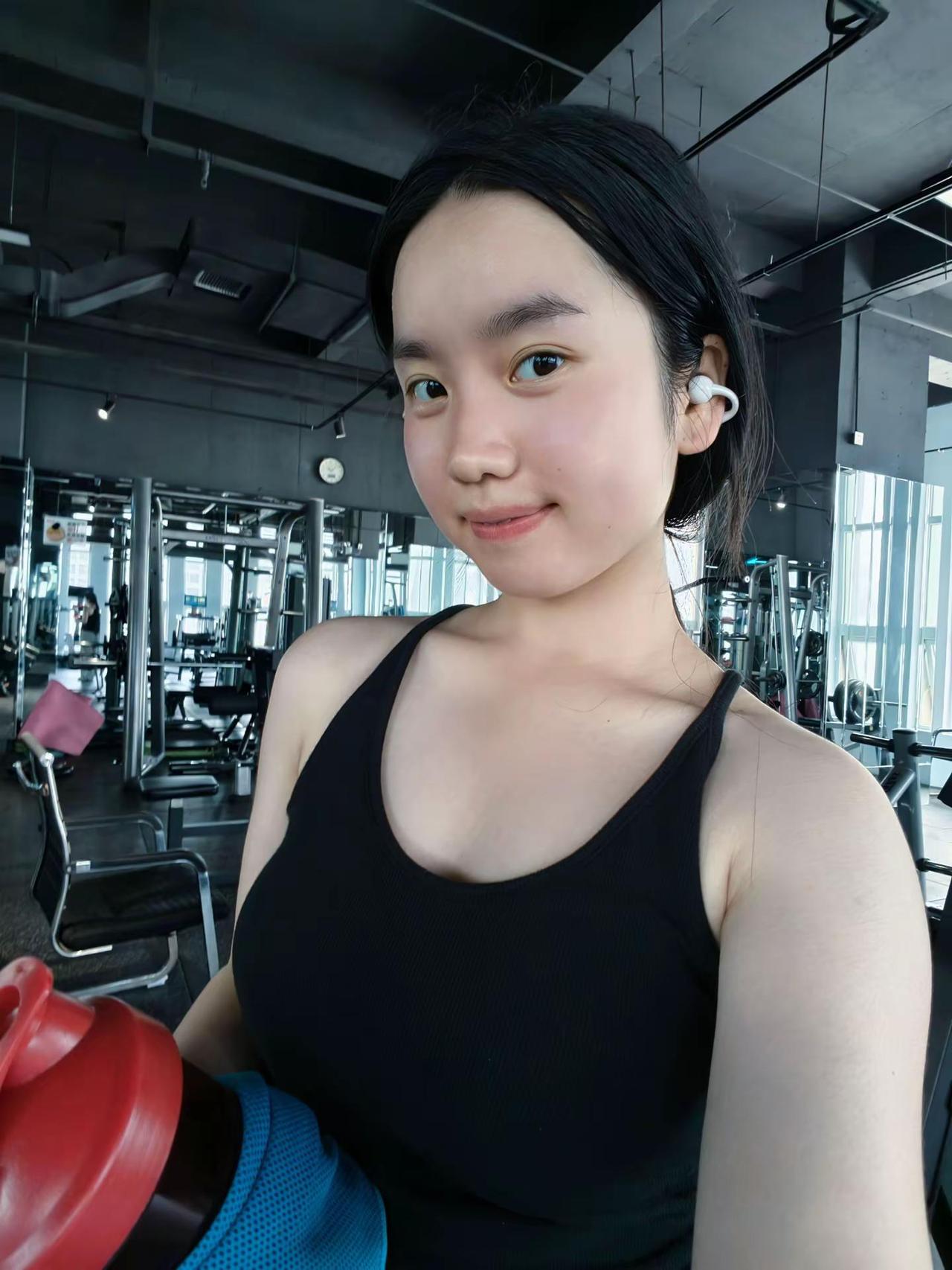 哭包小姐 展信佳 我依然坚信人生而独行.                    