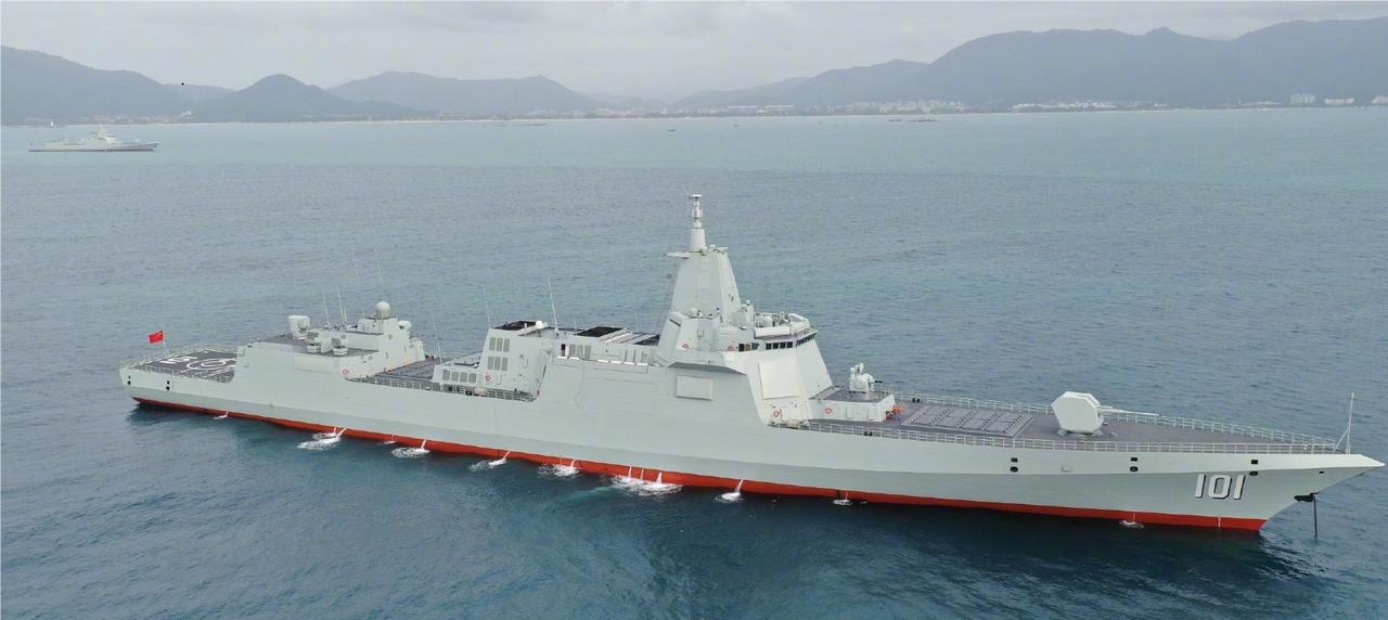 055大驱南昌舰，入列6周年

  1月12日，海军南昌舰入列6周年纪念日。南昌