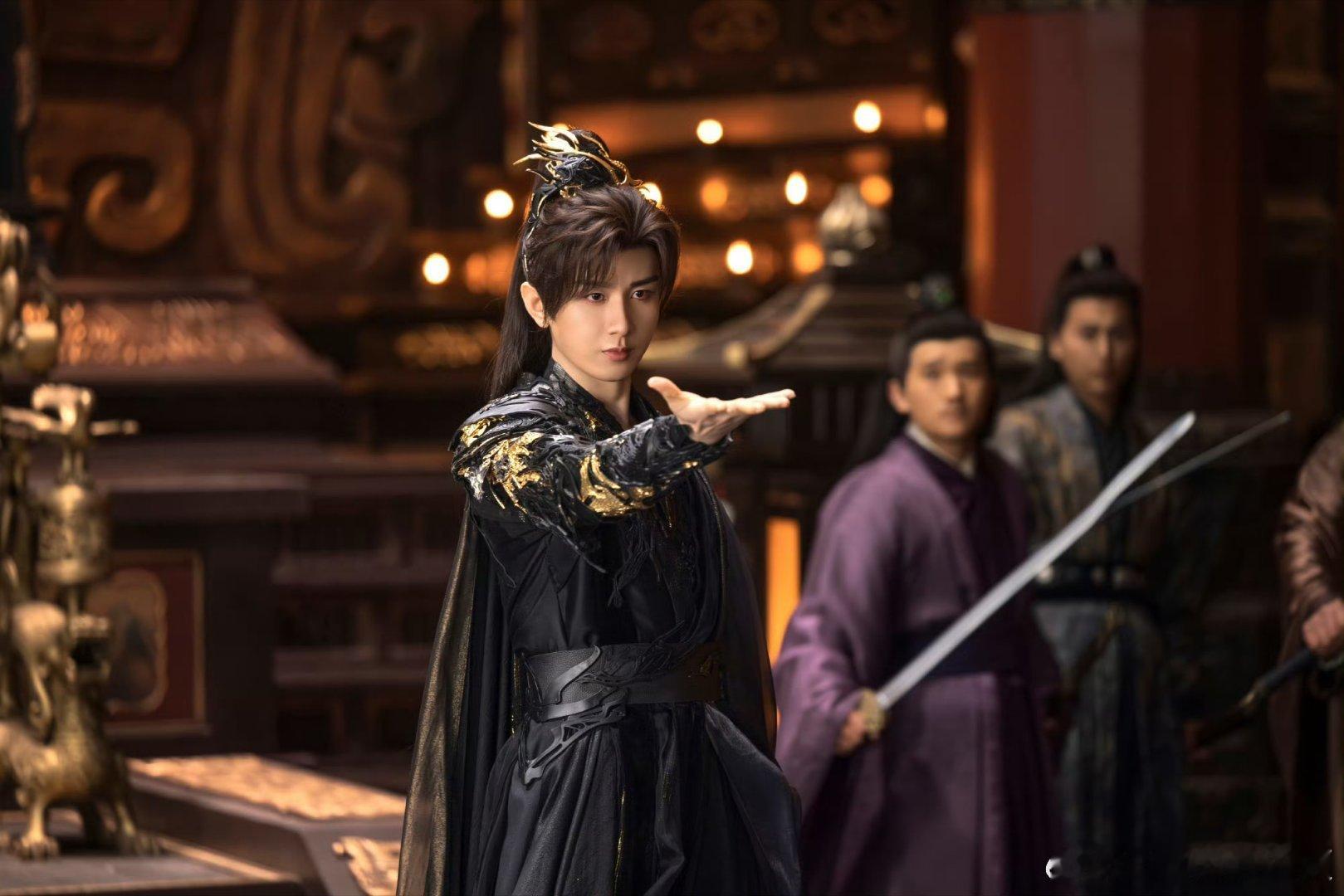 L成毅卢云cy成毅成毅，站在光下总是会有阴影，但是我们都相信你一定能突破阴影限制