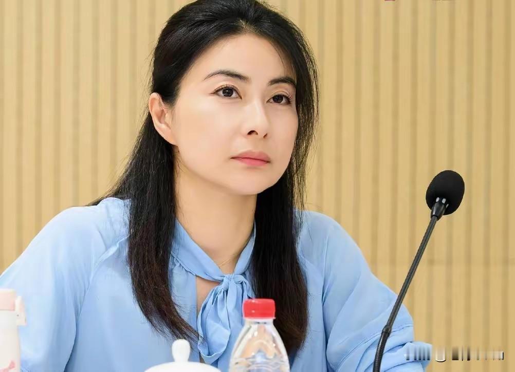 央媒动态暴露郭晶晶真实地位 霍震霆的话有人信了：运动员时期23年获77金等成跳水