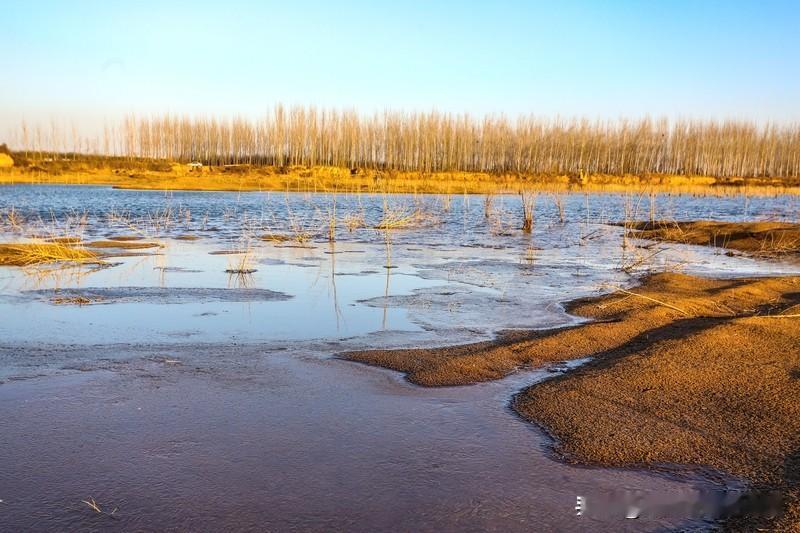 看到“天寒地冻一杯酒”这个上联，瞬间来了兴致。有人对“鹅掌鹿唇千载缘”，用珍馐美