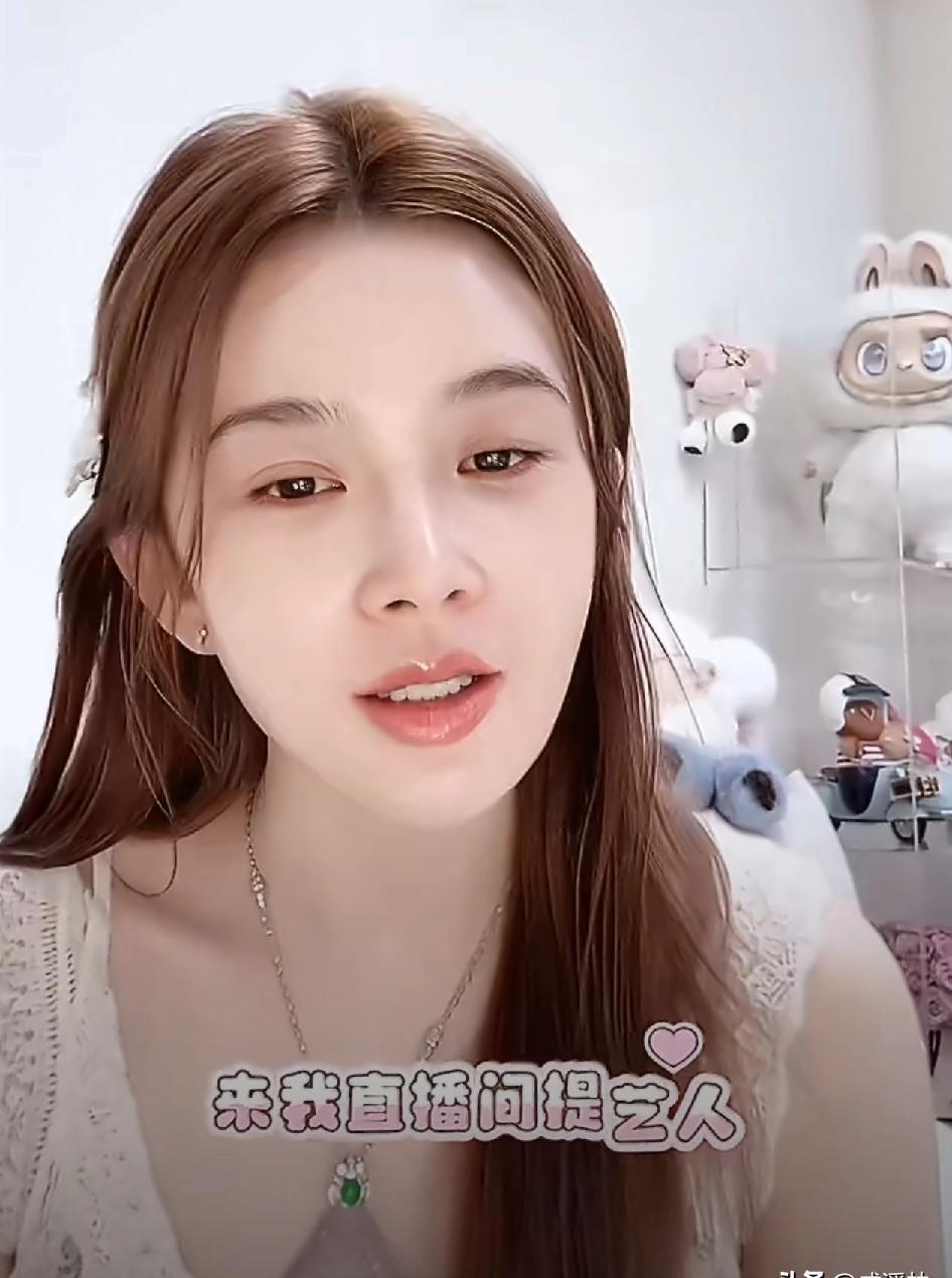 赵樱子是疯了还是傻了？
公开在直播间叫嚣，点名刘宇宁团队不给她“上贡”，就不配从