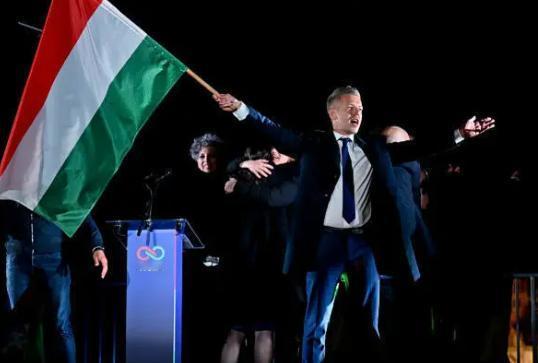 欧尔班在最新国会选举里直接惨败，俄罗斯这边直接放话，欧盟别高兴得太早，这件事不光