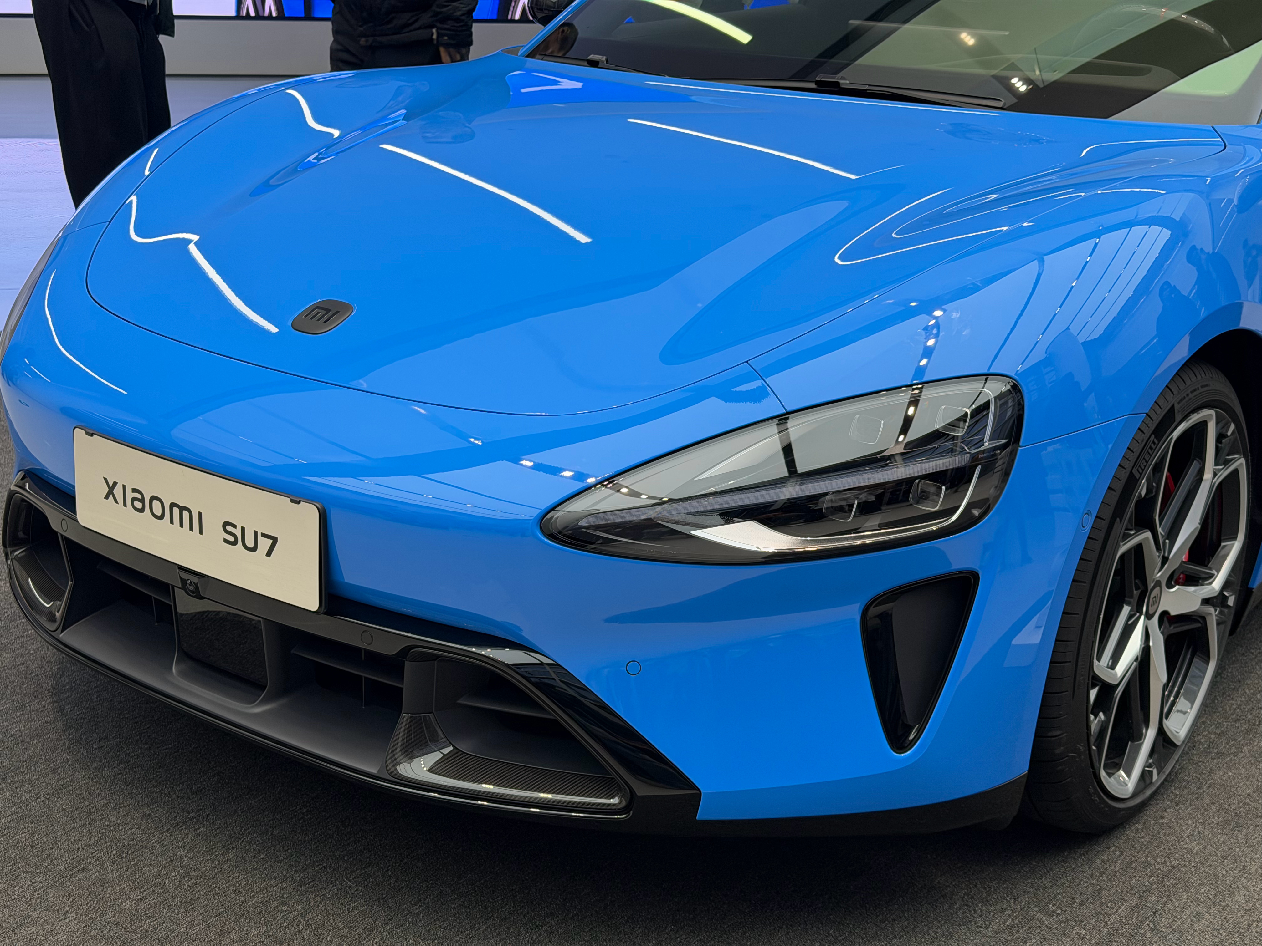 小米新一代SU7今日发布不得不说，卡布里蓝真的帅，实车比官图惊艳多了，越看越耐看