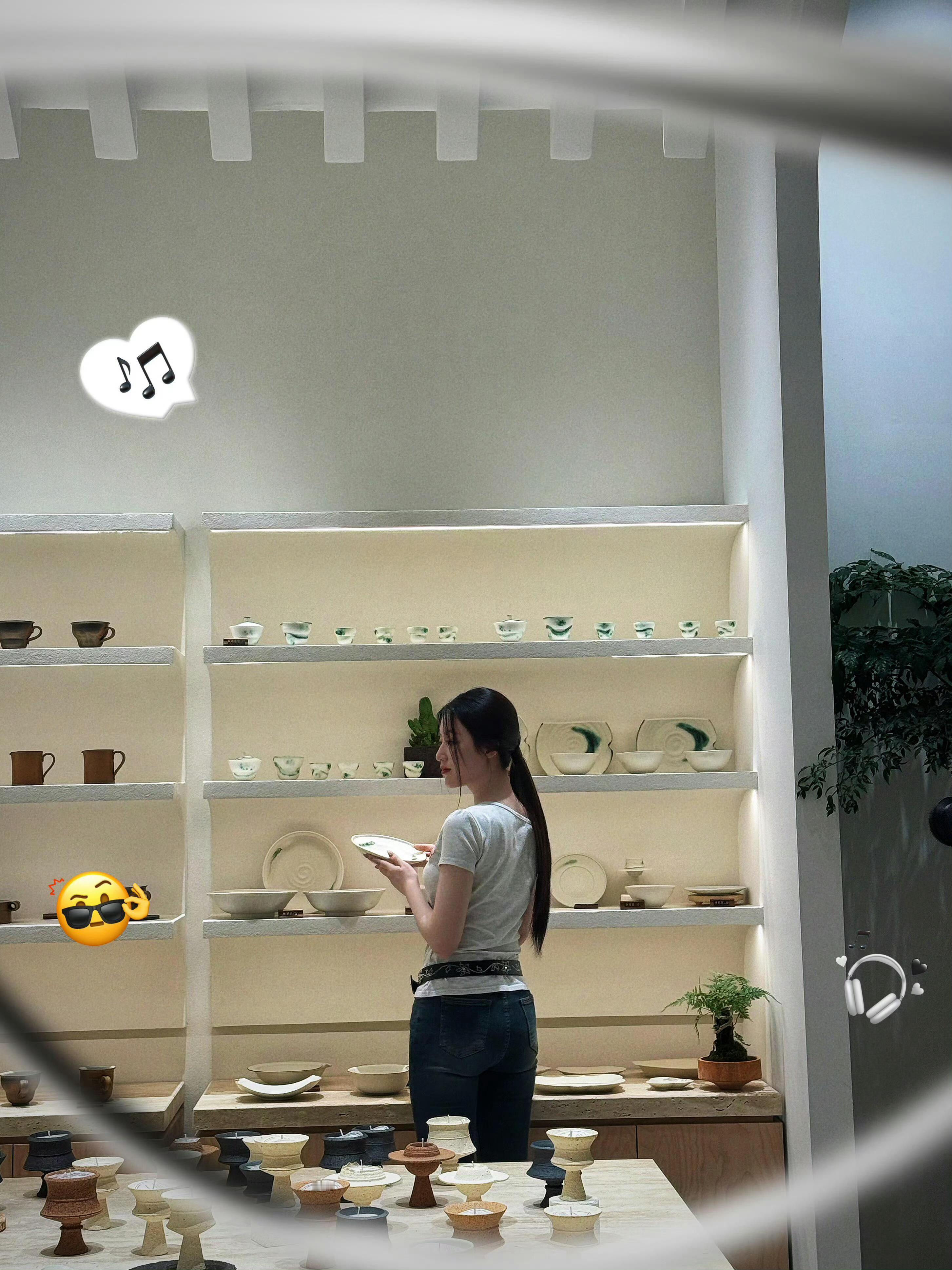 叶舒华亮相著名瓷器之都景德镇再次支持一个China ​​​