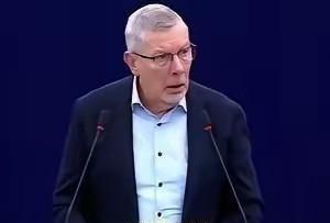 就这么一句话，直接把整个欧洲议会干沉默了：“难道中国，就没有权利像我们一样，捍卫