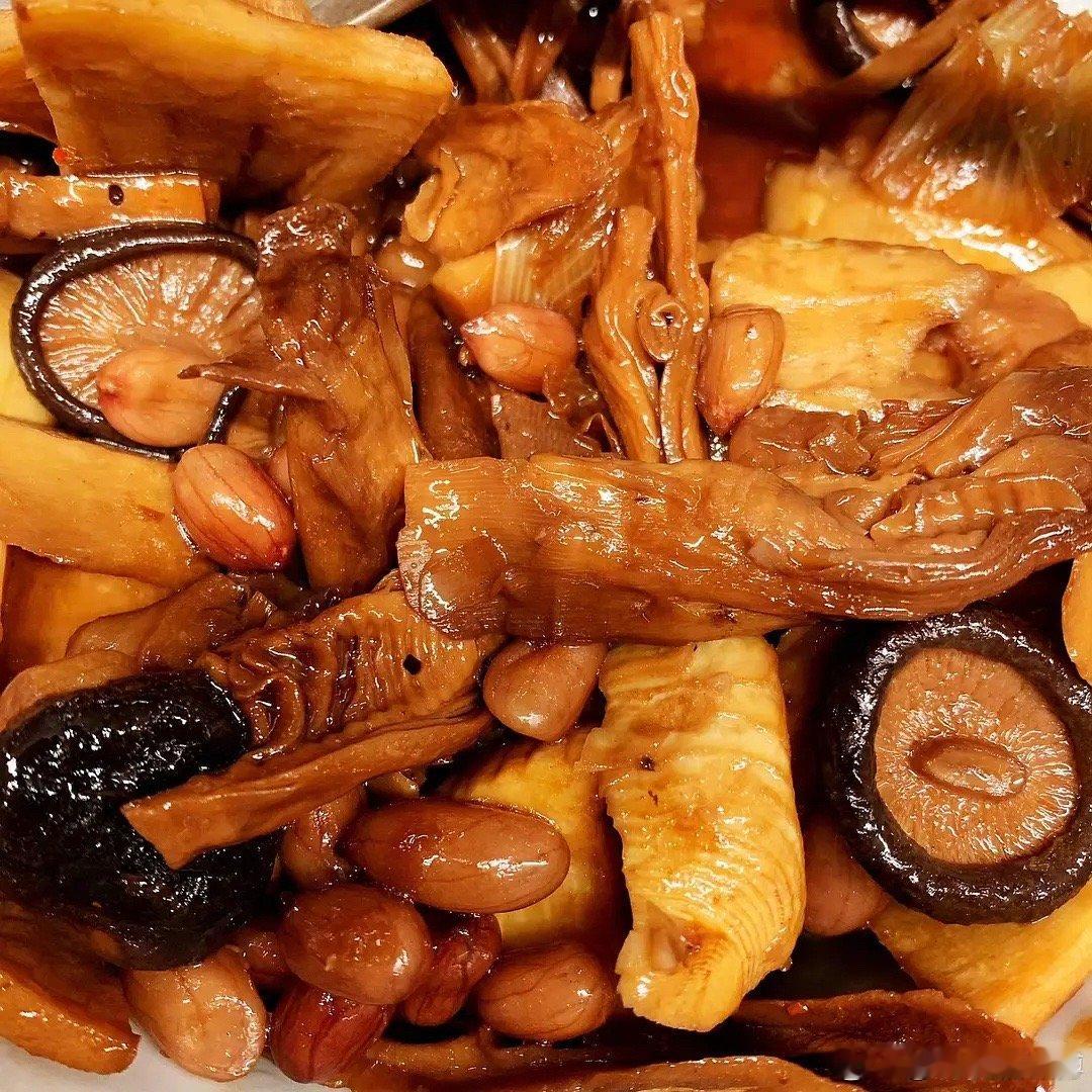 黄磊做的饭，看图片还蛮色香味儿俱全的啊[思考] ​​​