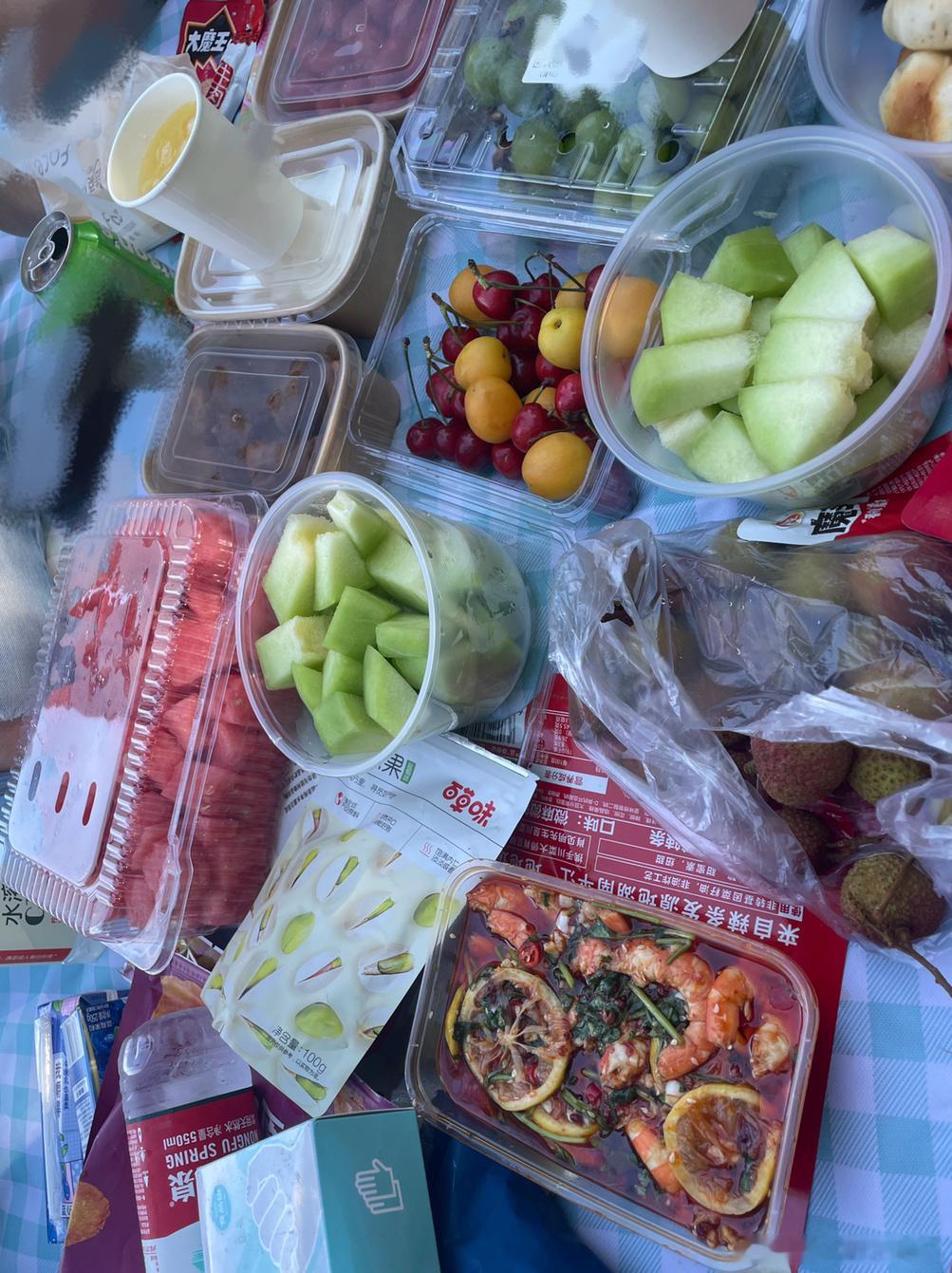 这个周末好快乐～虽然脑子里还是会一直想工作，也无时无刻不在加班，但是已经不再内耗