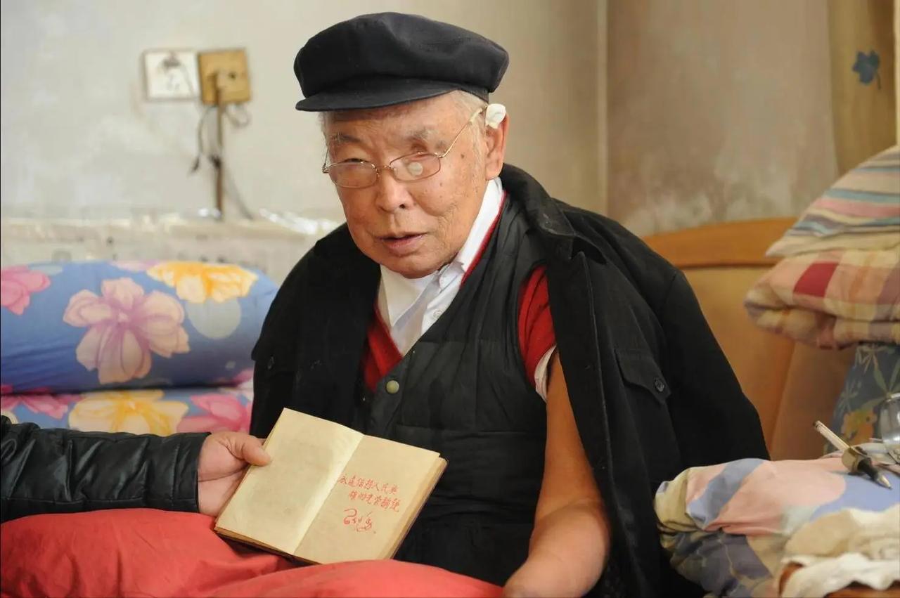 47次手术，昏迷93天，四肢全部截掉，身高仅剩1米32，体重不到30公斤，左眼没