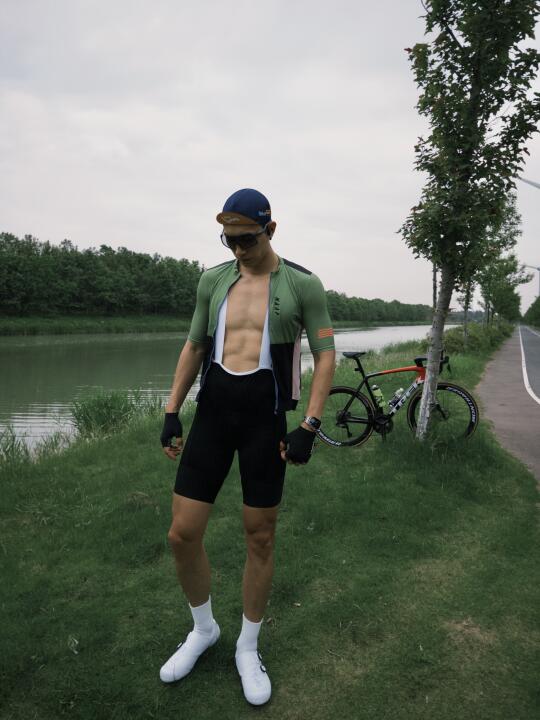 这天气，谁不爱上骑车💚💚💚