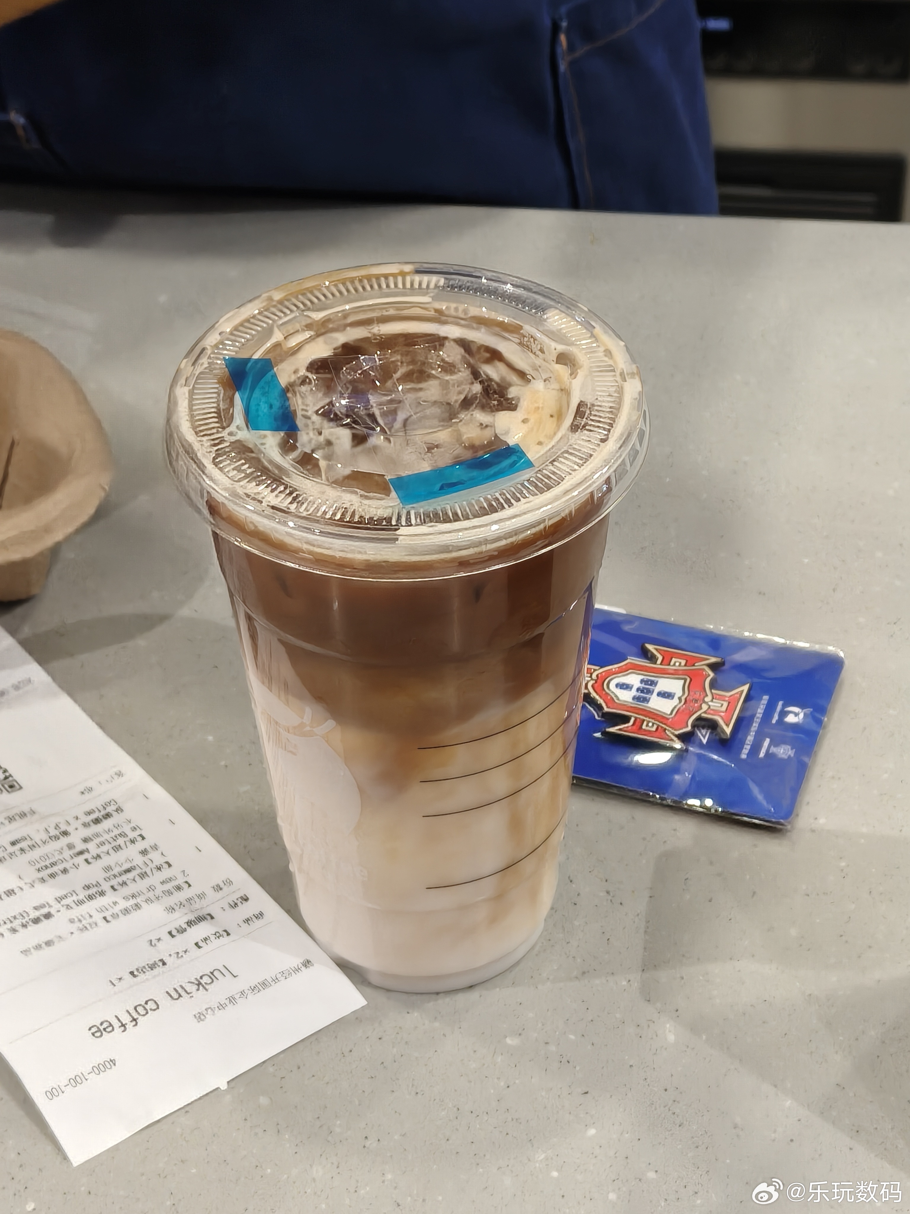 瑞辛和葡萄牙队联名的徽章挺不错的，可以当冰箱贴。非正经观战世界杯