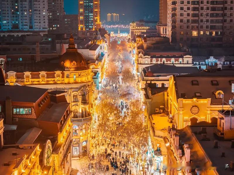 哈尔滨旅游预订量暴涨超260%，这现象一点不意外！随着雪季开启，冰雪经济太火了，