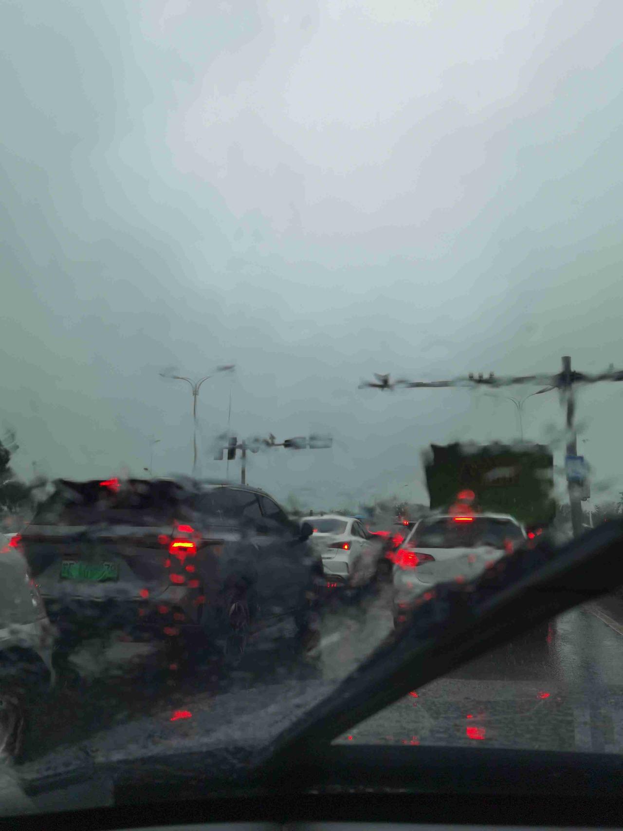 我的今日状态：💰期待暴富
我这里的天气：🌧下雨
今天是2026年5月26日，