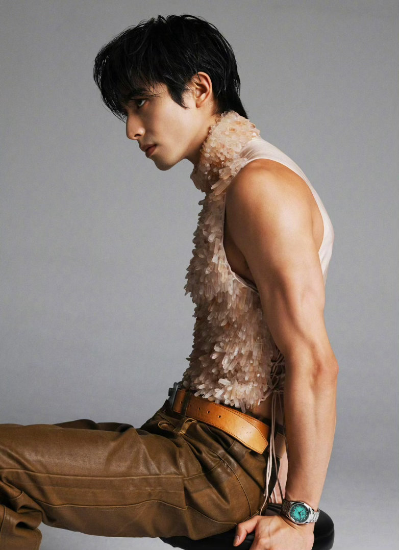 宋威龙怎么拍怎么有宋威龙拍杂志了怎么演了几部 每张图都能让人脑补出一部剧，这种本