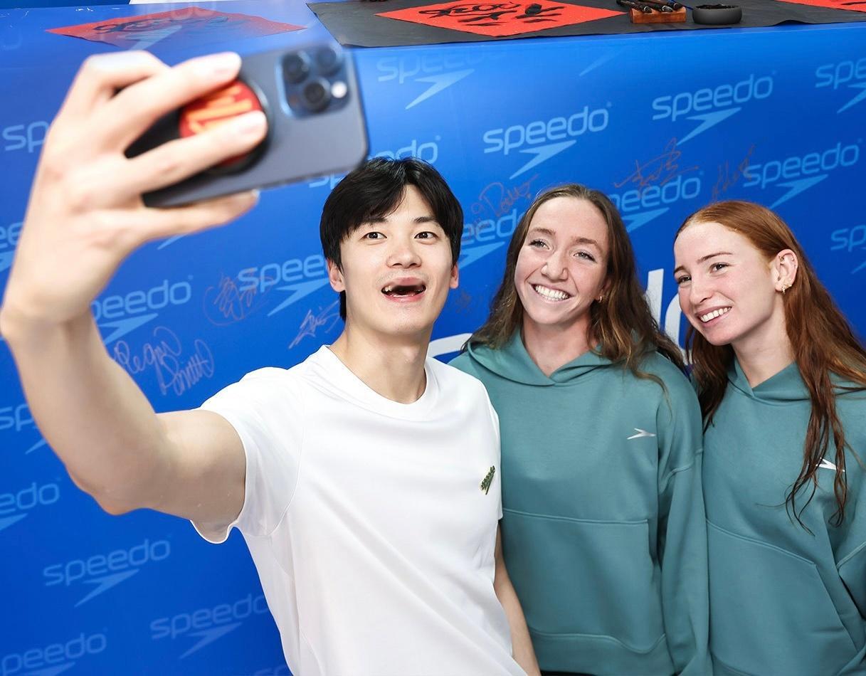 看着心情好好的样子 speedo品牌代言人汪顺