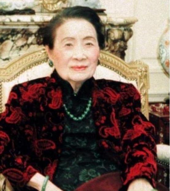 蒋介石私生活有多混乱？贴身秘书晚年才敢说破，宋美龄的做法绝了。蒋介石天性风流，虽