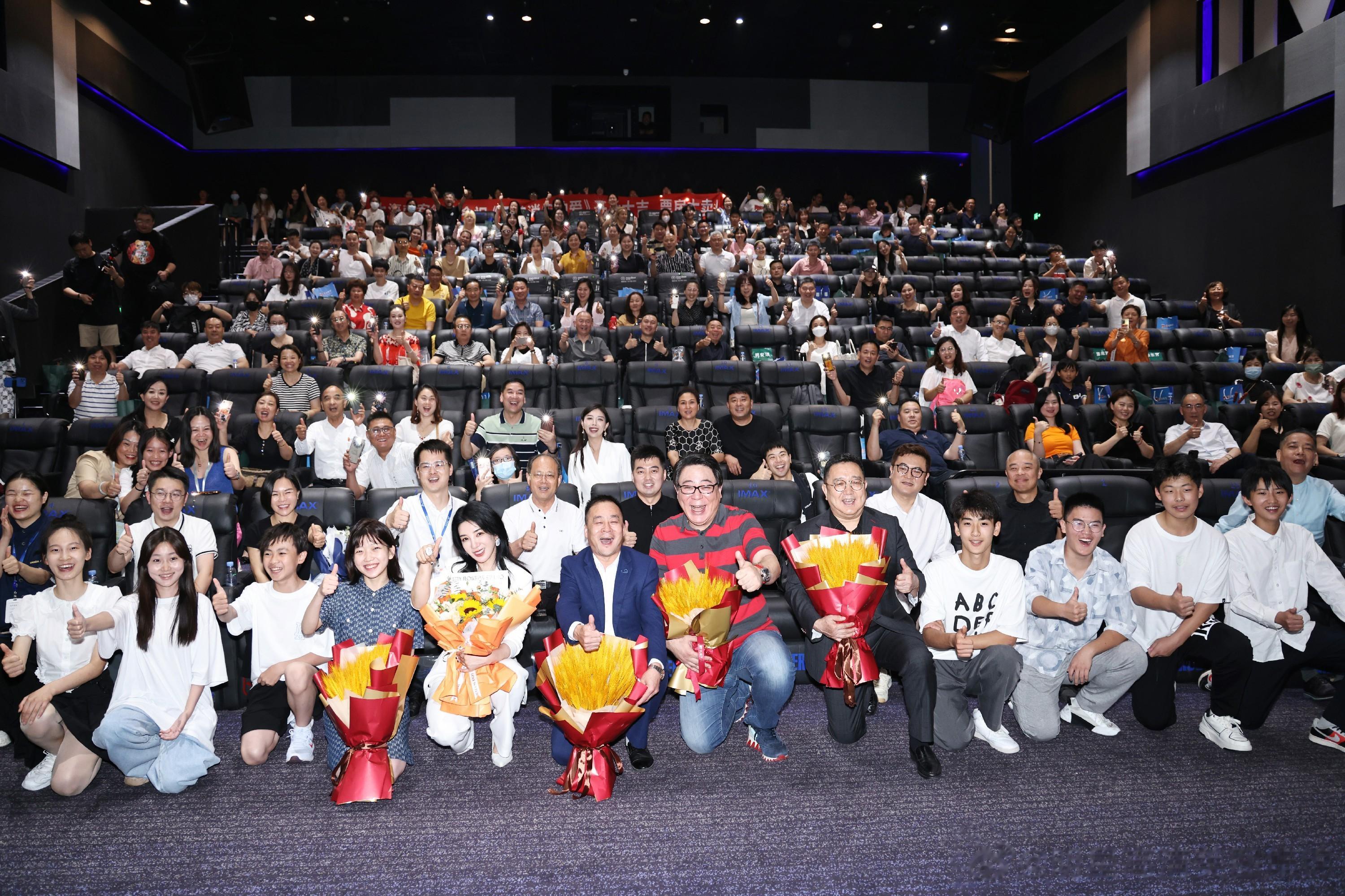 电影《不曾消失的爱》首映礼现场催泪不断 高亚麟黄奕婚育反恐引称赞 ​​​