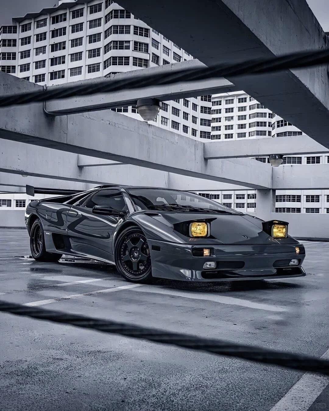 90年代海报C位！兰博基尼Diablo SV，纯粹的终极定义。
它是Diablo