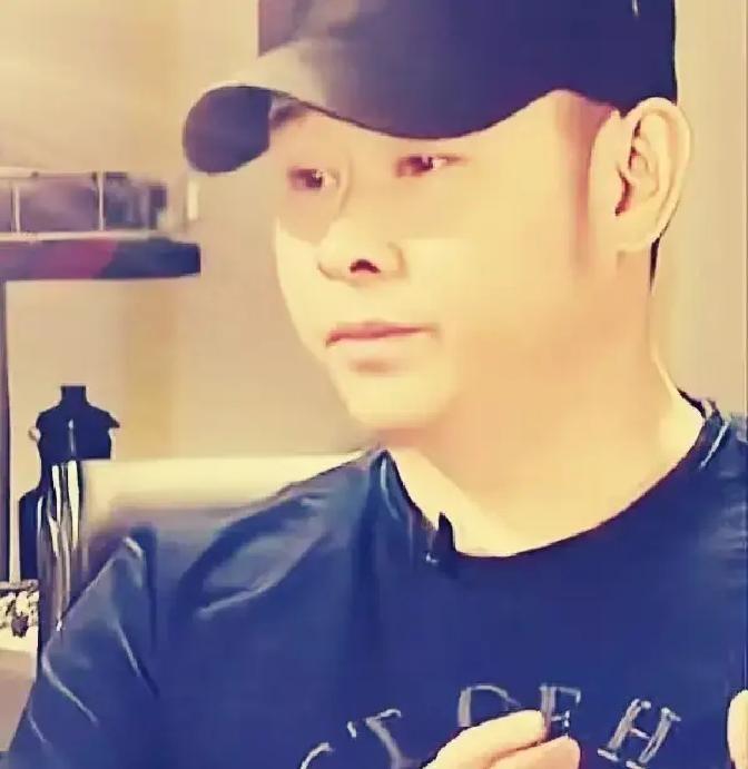 刀郎团队赵天蔚、迪娜、刘科昨晚在新疆文体中心开嗓，唱的是“新歌唱新疆”演唱会。